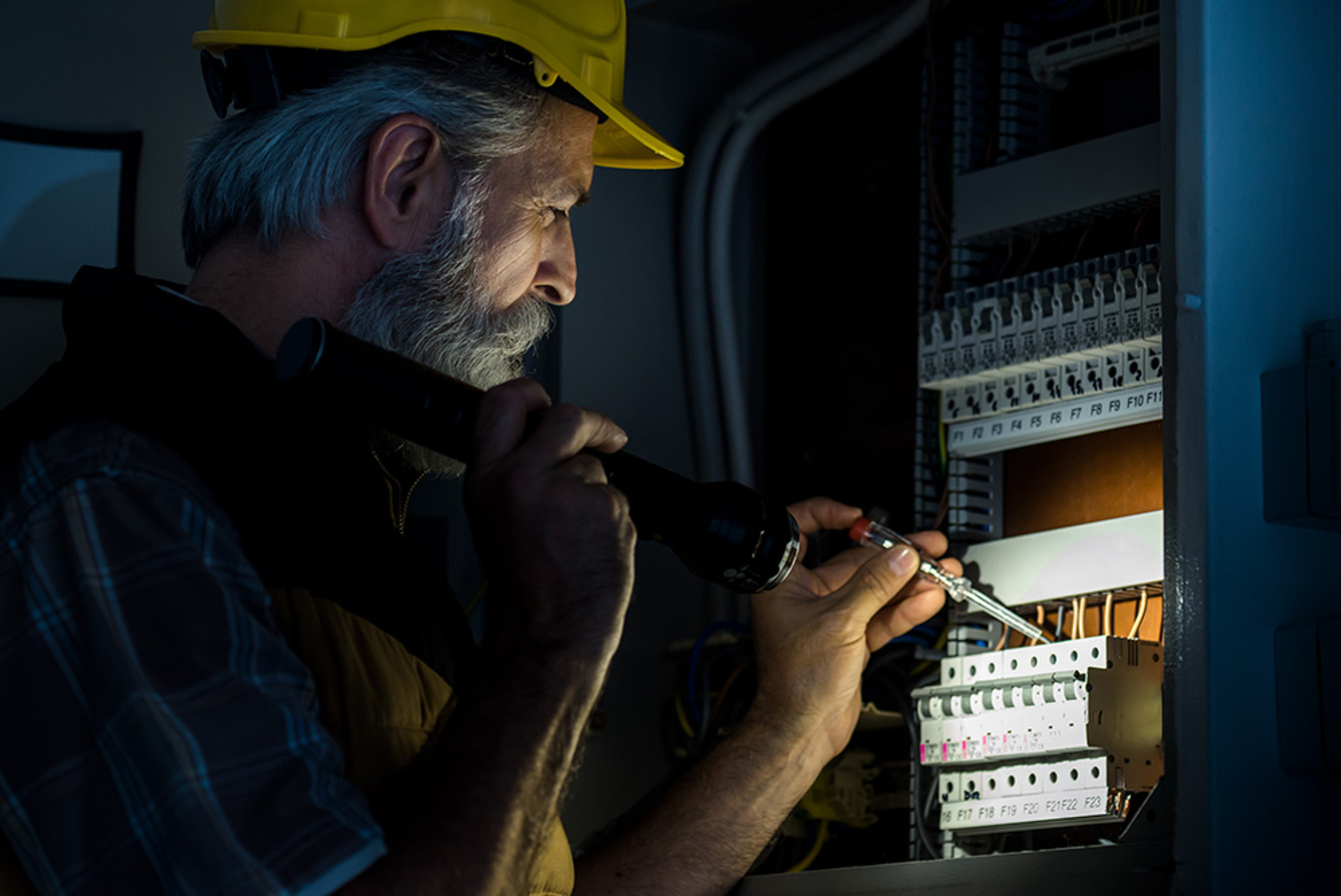 Über­spannungs­schutz bei Höfer Stefan Elektroanlagen in Holzkirchen